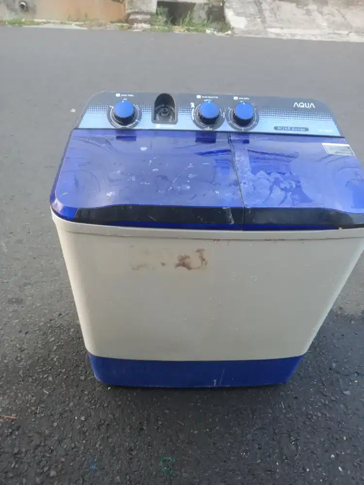 Di jual mesin cuci 2 tabung merek akua