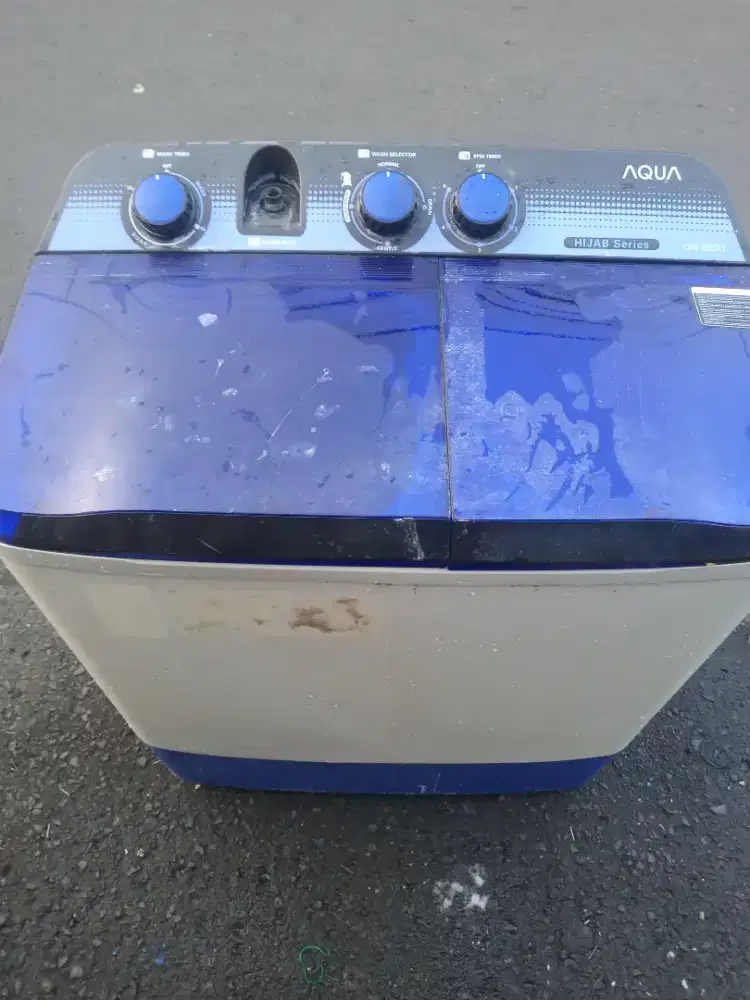 Di jual mesin cuci 2 tabung merek akua