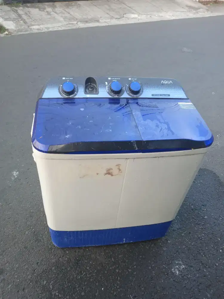 Di jual mesin cuci 2 tabung merek akua