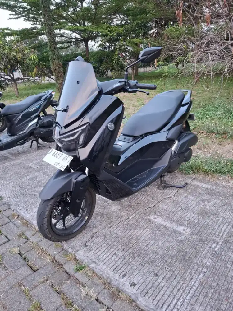 Nmax 2025 good condition low km