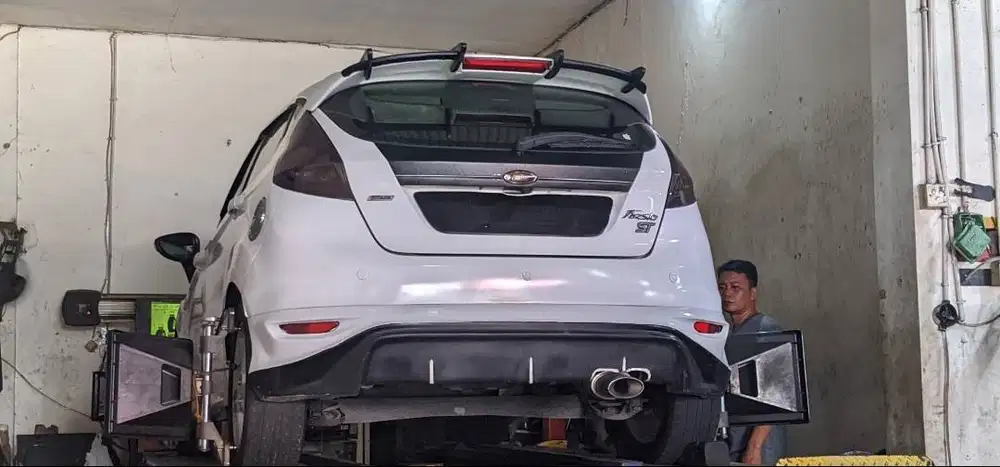 Bodykit type G-speed belakang