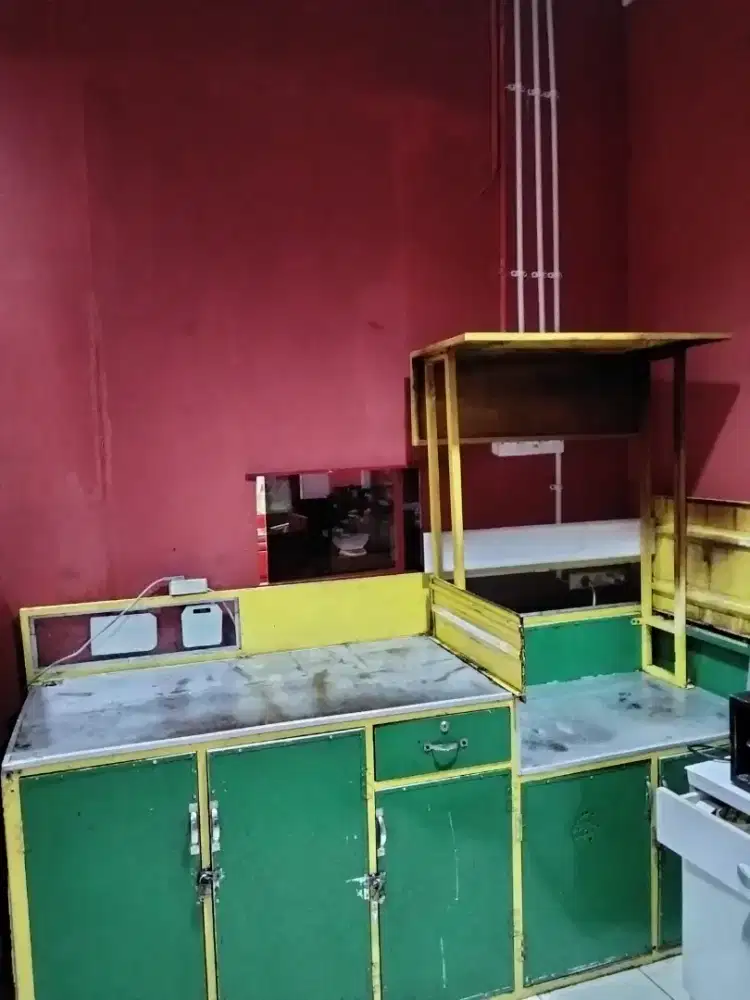 Booth jualan bekas usaha gorengan