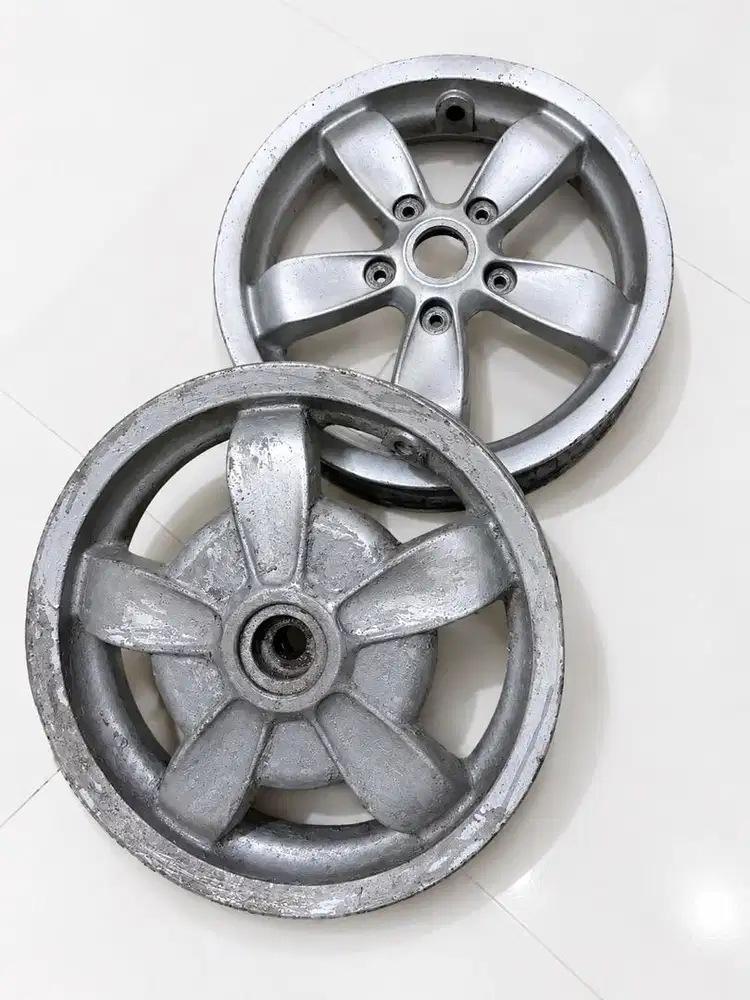 Jual cepat dan murah! Velg vespa matic !