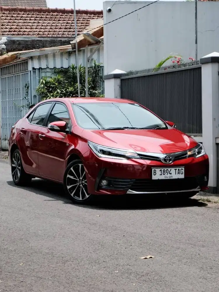 LOW KM // TOYOTA COROLLA NEW ALTIS V 1.8 AT 2018