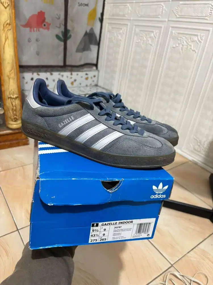 ADIDAS GAZELLE SIZE 43