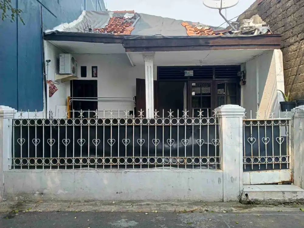 Dijual murah rumah akses 2 mobil sangat strategis di jatinegara lio