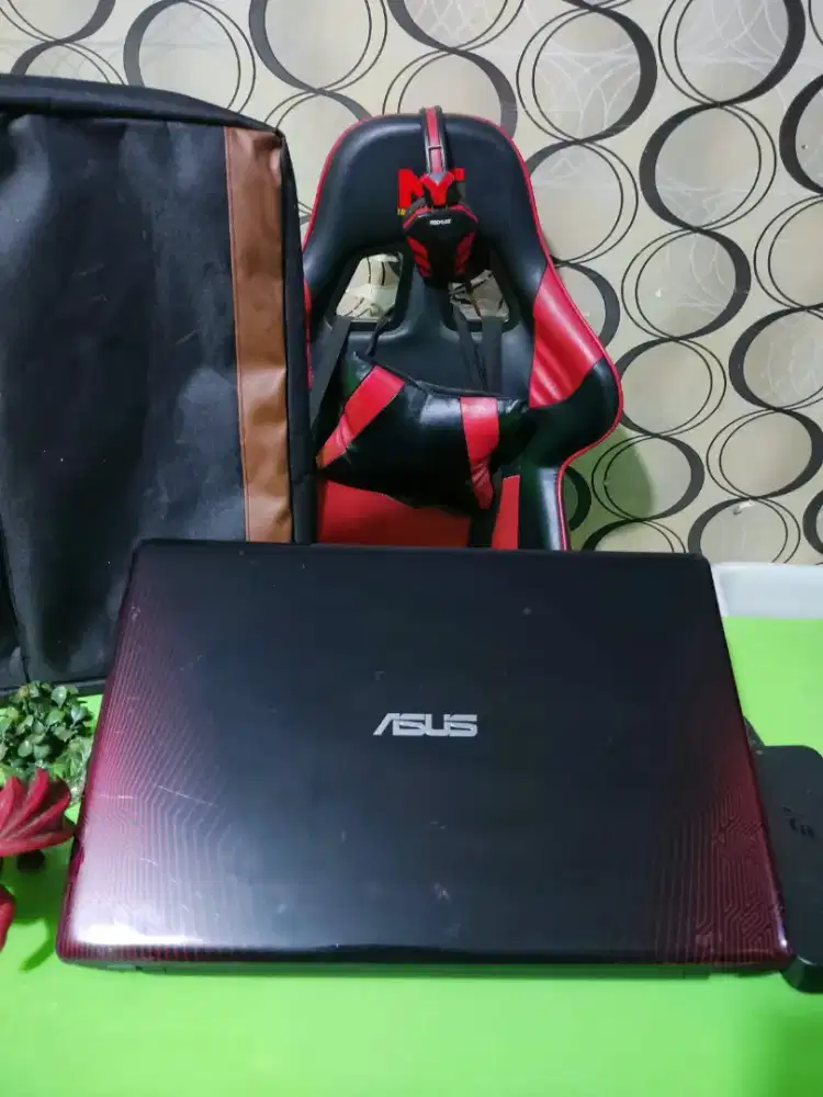 LAPTOP RENDER ASUS X550IK AMD FX RAM 8 GB SSD +HDD VGA 4Gb