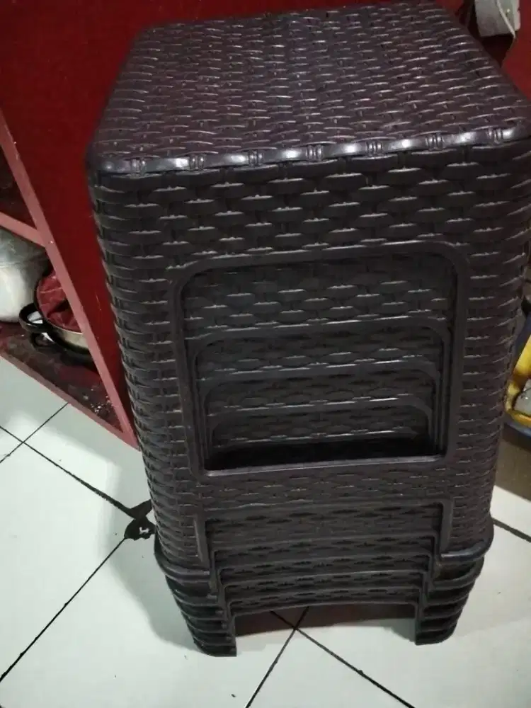 Kursi bakso anyaman plastik coklat