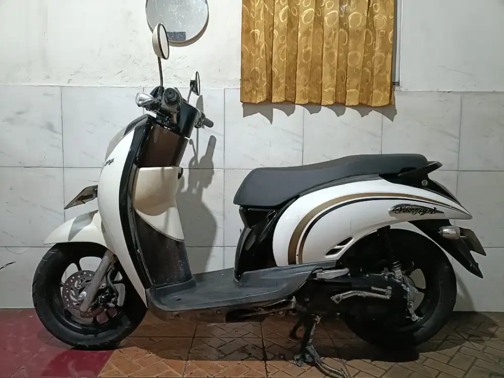 Scoopy tahun 2011 pajak isi/tt boleh gan cash lebih bagus