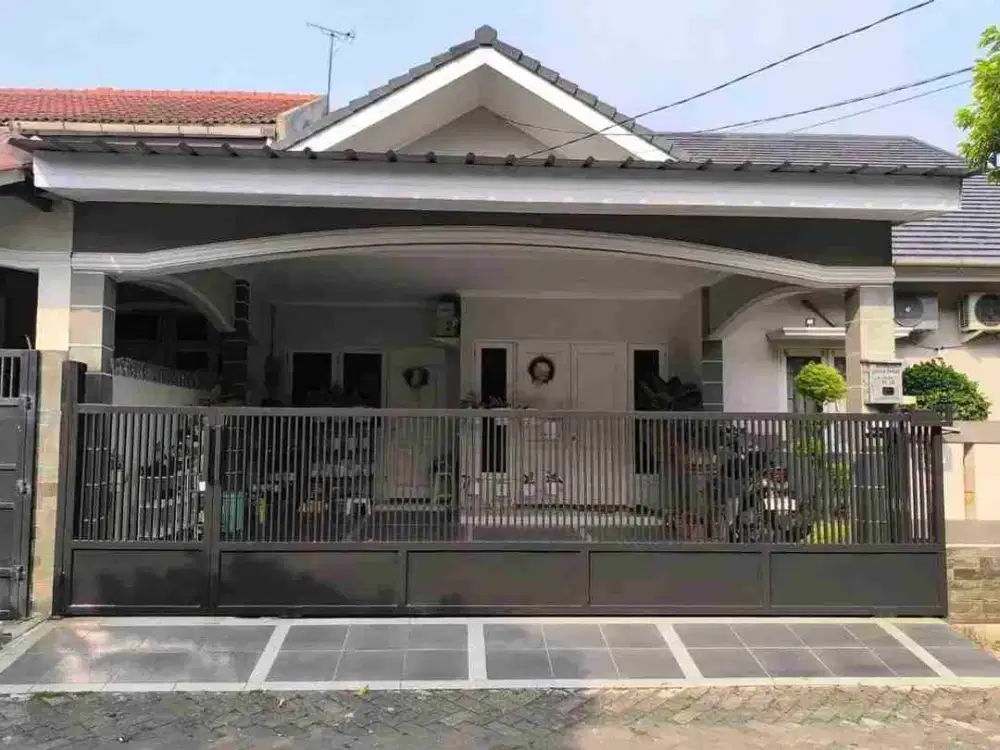 Rumah cantik full renovasi semi furnished LT 216 hrg 2.35 M siap huni terawat murah di Kemang pratama bekasi