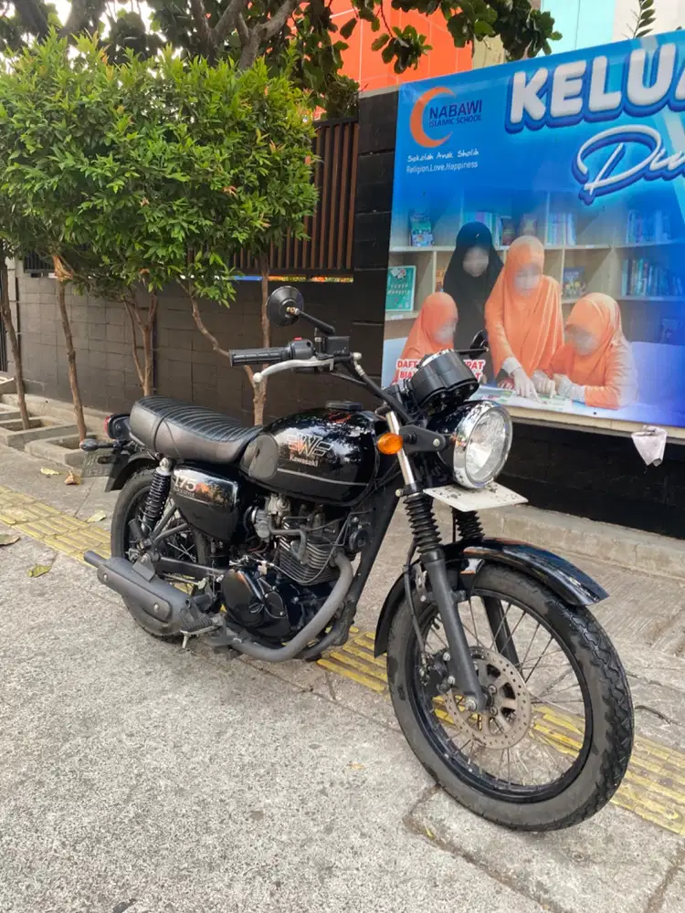 W175 SE 2023 BLACK STYLE