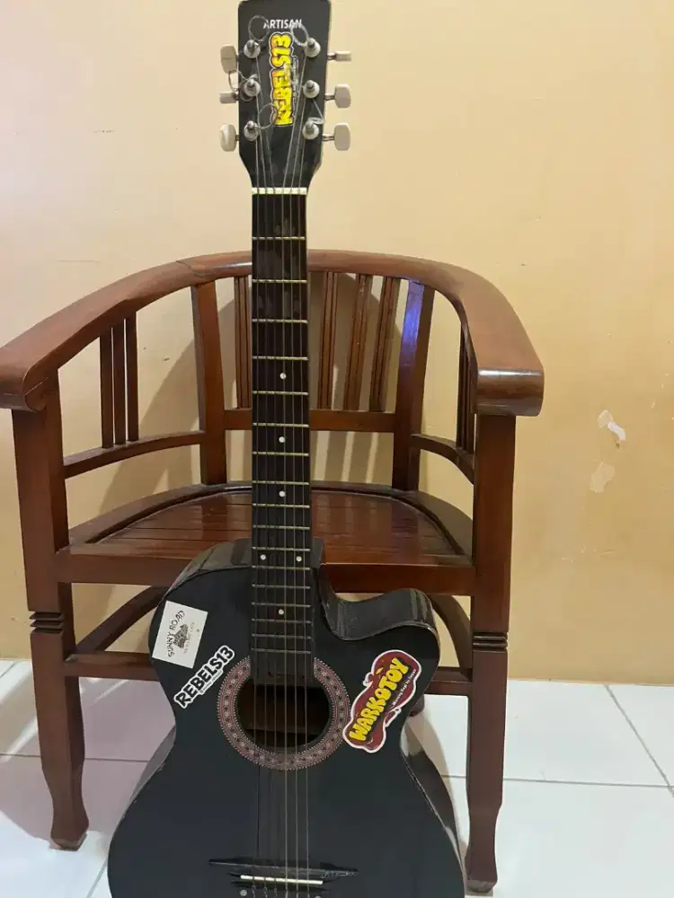 Gitar merek artisan
