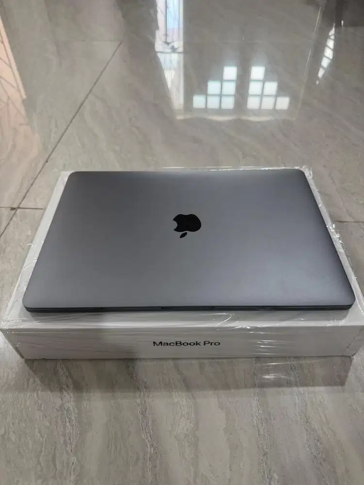 Macbook Pro 13 inchi M1 - 8/512gb