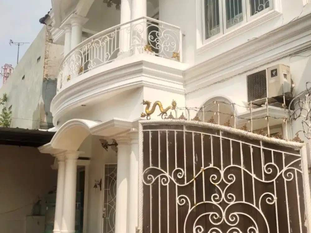 Dijual Rumah 2,5 Lantai di Jatiwaringin, Bekasi