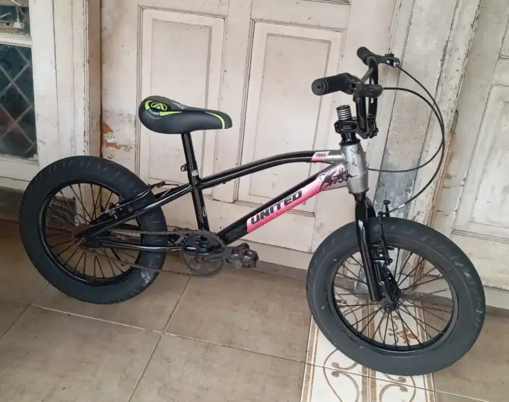 sepeda BMX ukuran 16 united ban jumbo kondisi normal