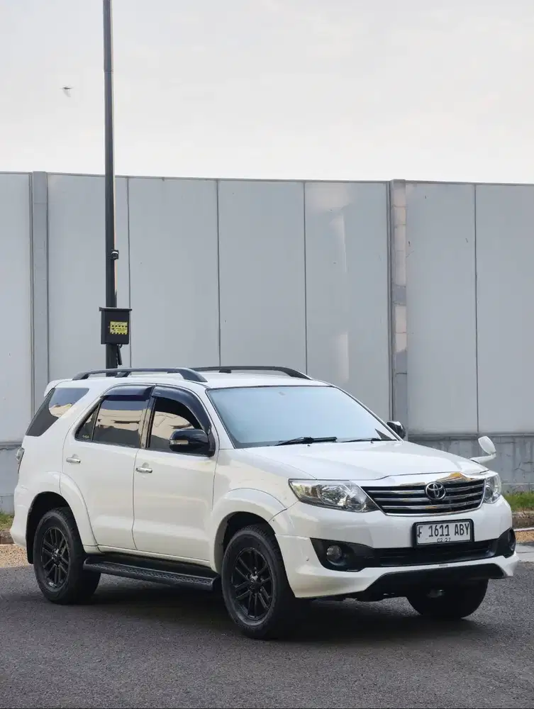 TOYOTA FORTUNER G 2.5 DIESEL MATIC-AT 2012