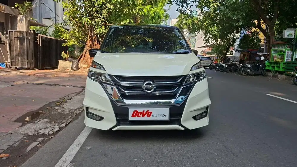 Nissan Serena 2.0 Highway Star Two Tone