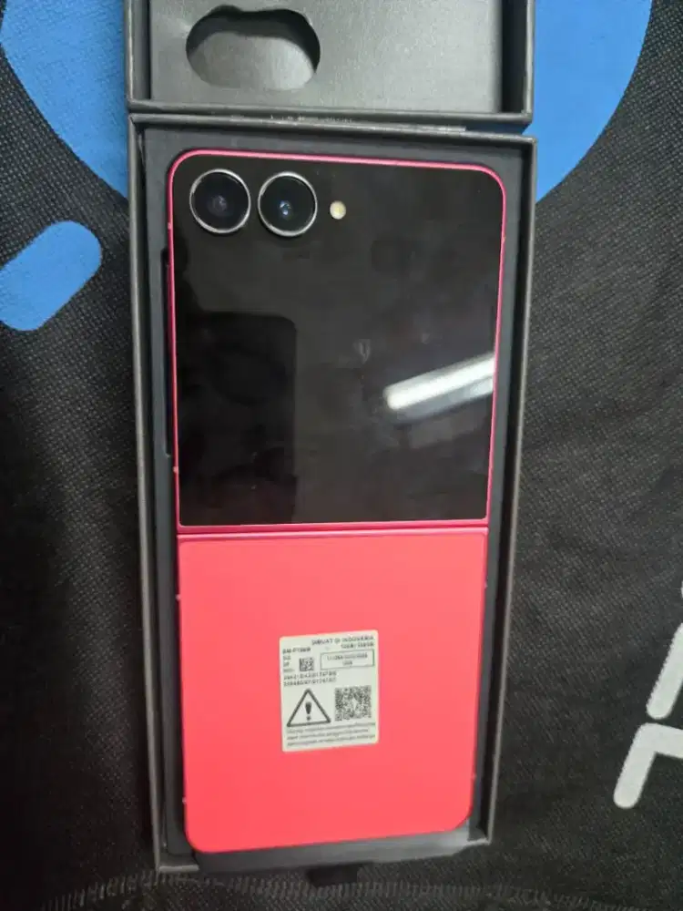 Samsung Galaxy Z Flip 7 - CoralRed