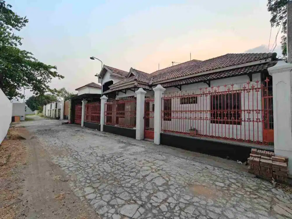 Rumah Bagus Luas Terawat dekat Kampus UMS Solo Kota