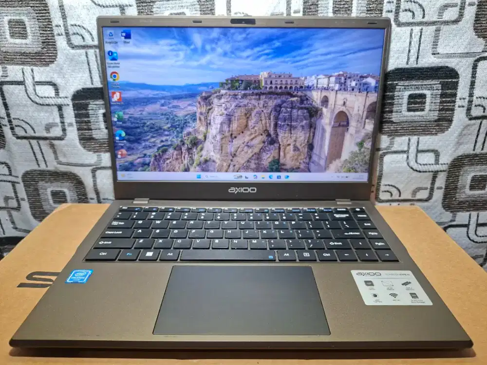 Laptop Axioo Hype 10 ram 8gb SSD 256gb slim bazelless batre awet