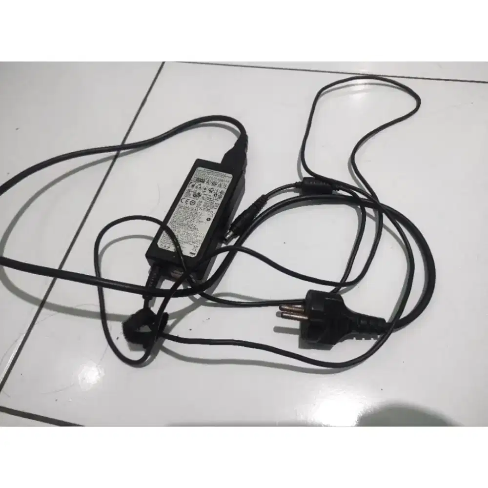 Carger laptop Samsung original 19 volt