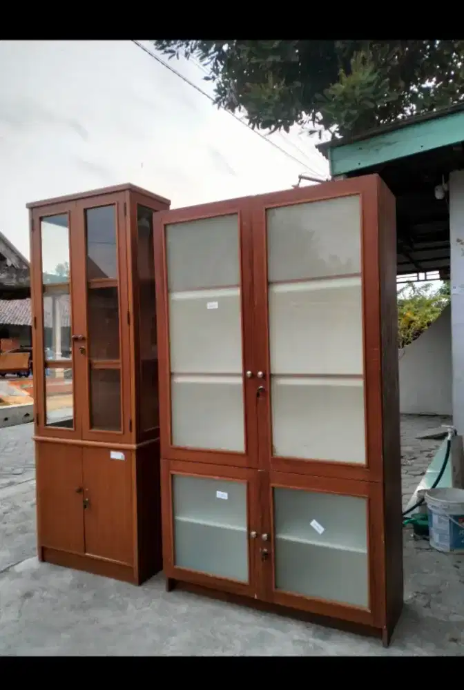 Lemari menambah bagusnya interior rumah anda.