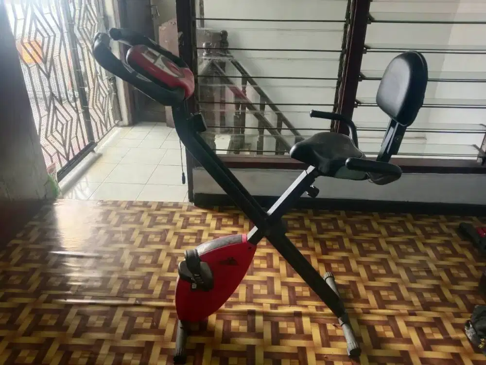Sepeda Statis untuk olahraga atau terapi