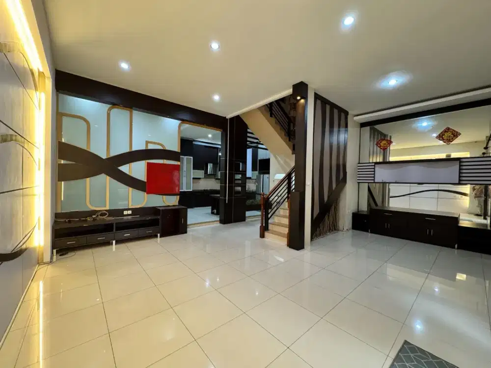 Dijual atau disewakan Villa Cemara asri 2,5 lantai ukuran 8 meter siap Huni
