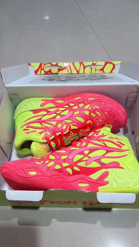 sepatu basket PUMA