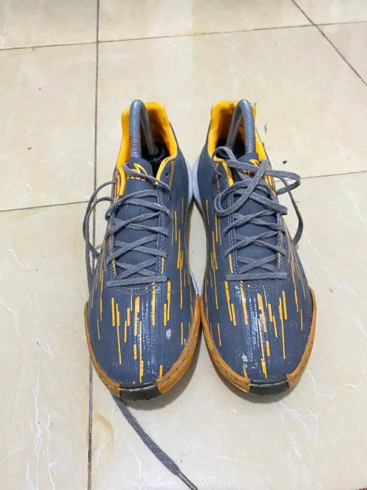 Sepatu futsal lighspeed reborn