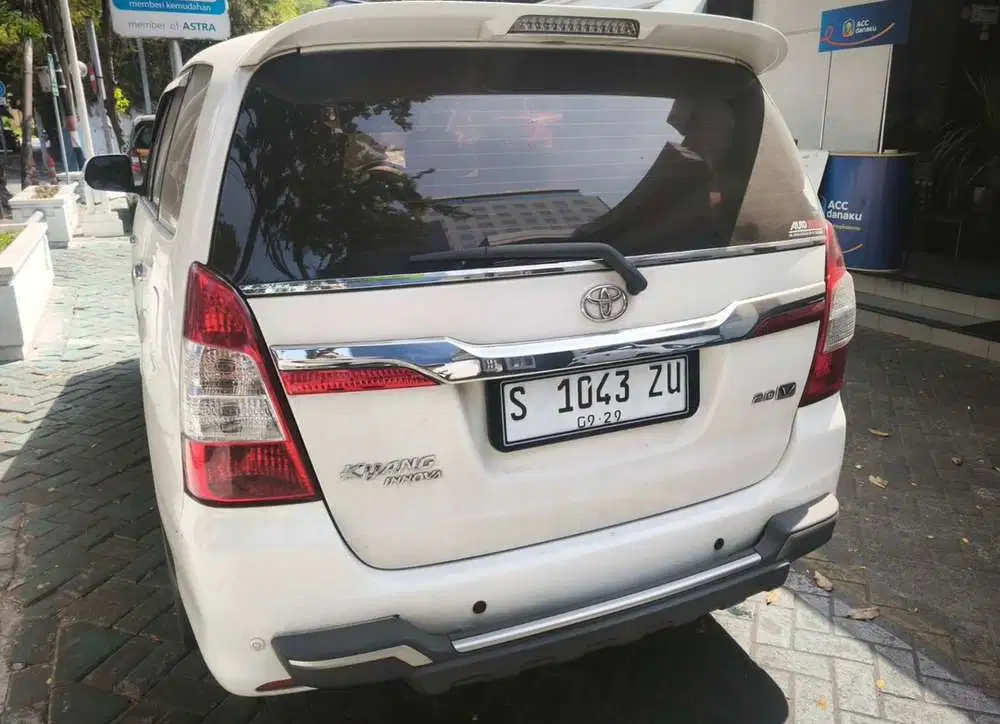 Toyota Kijang Innova 2014 Bensin