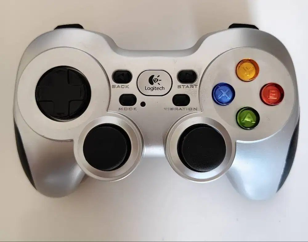 Logitech F710 Gamepad Joystick Wireless PC Komputer Gaming