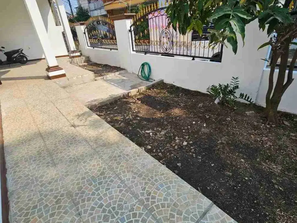 Rumah cantik posisi Hoek di jual cepat di harapan indah