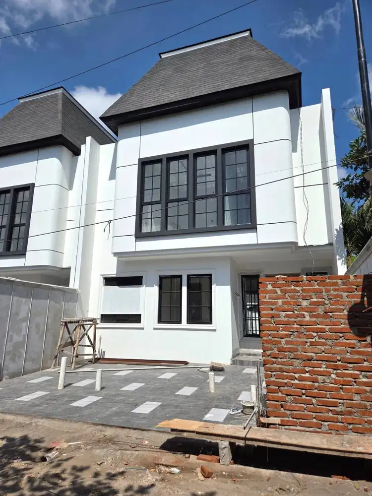 Rumah Klasik Elegan dekat Jalan Damai Palagan