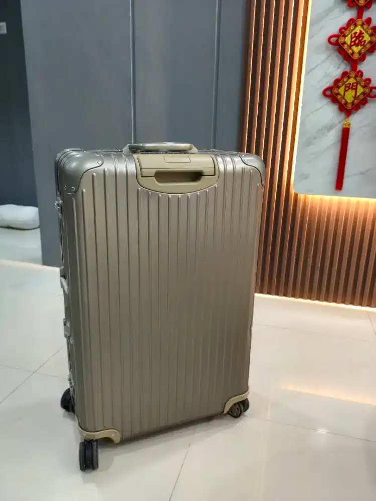Jual rimowa asli uk 28 .. Seperti baru hanya pakai 2 x saja