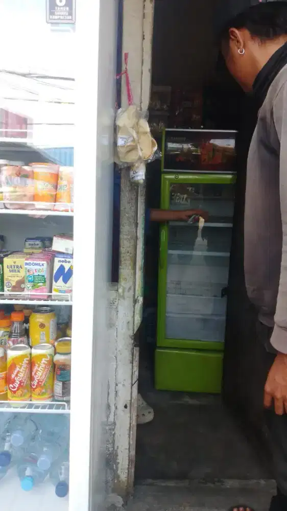 Dicari showcase normal rusak siap ambil