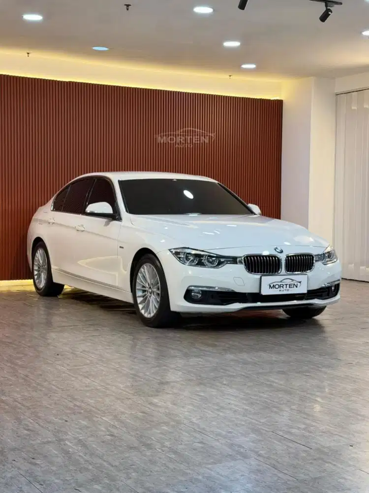 BMW 320i Luxury 2018 Low KM 56RB Antik