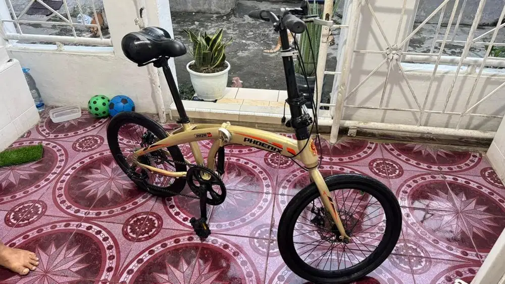 [DIJUAL] Sepeda Lipat Phoenix Warna Gold – Mulus Siap Pakai!