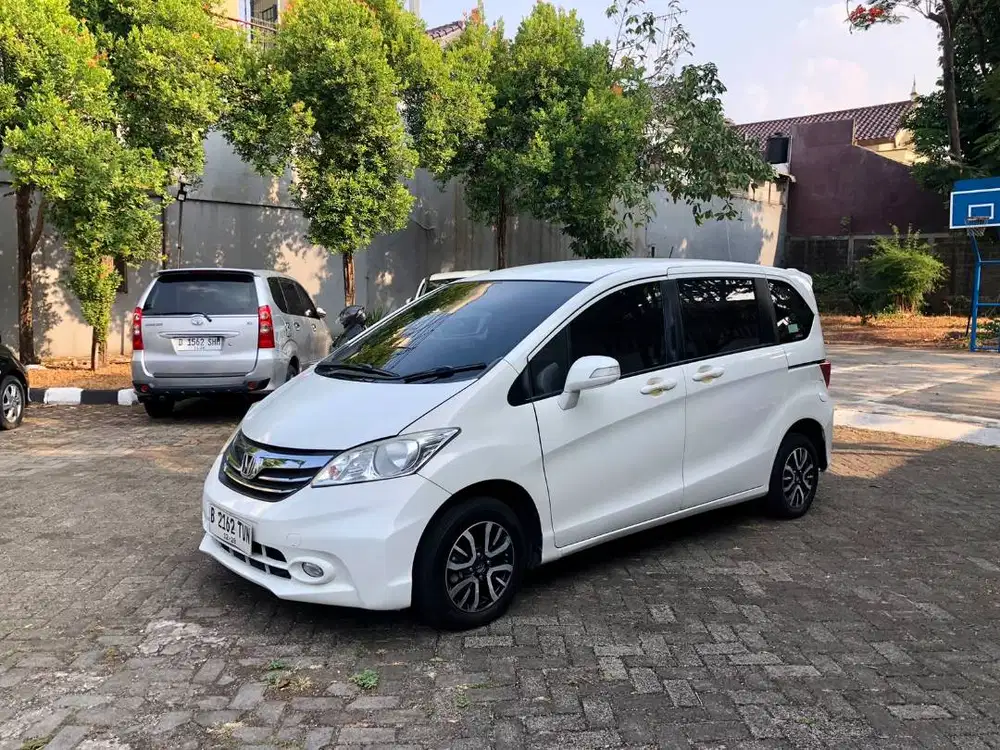 HOND FREED S 1.5 AT 2014  ( TOMBOL STIR )