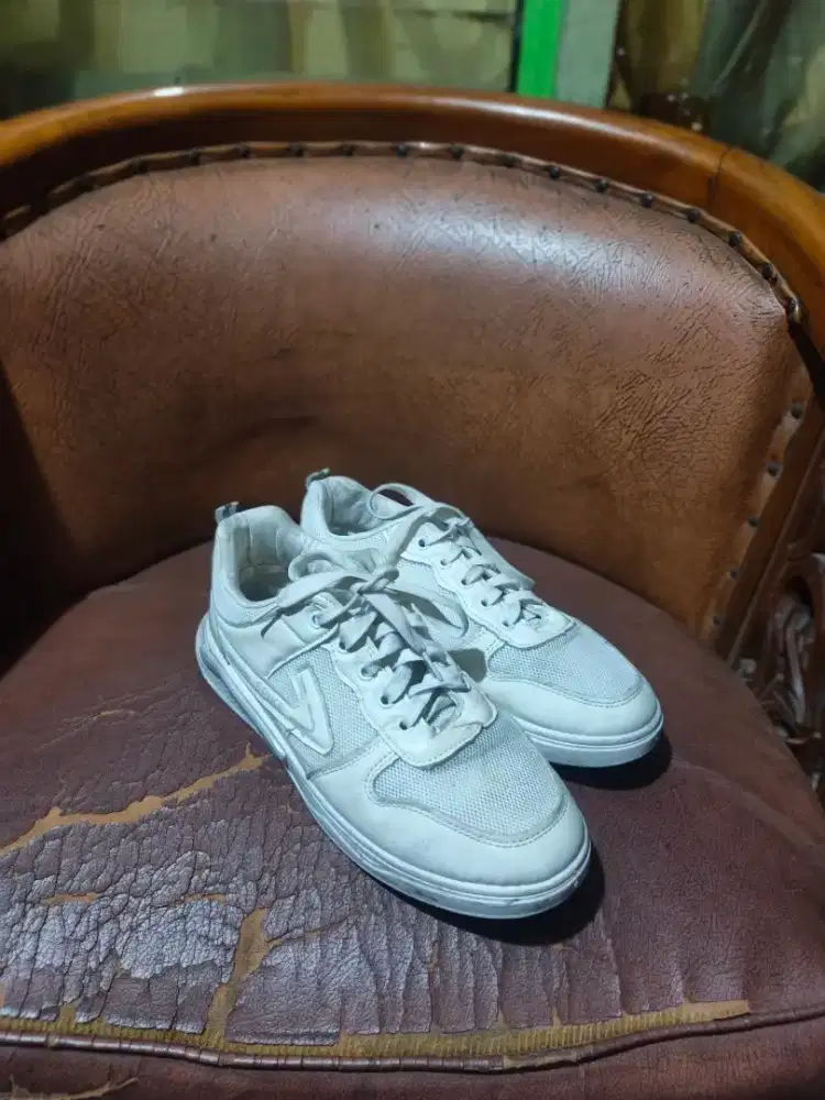 Sepatu untuk pergi