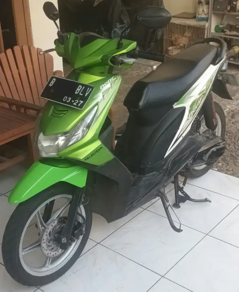 Honda Beat Karbu 110cc warna Hijau Putih tahun 2012