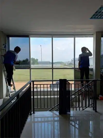 Jasa Pemasangan Sticker Kaca Film Gedung
