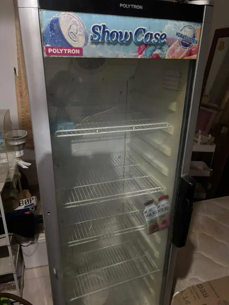 DIJUAL SOFA FREE SHOWCASE