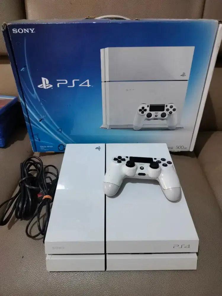 Di jual ps4 dan kasetnya