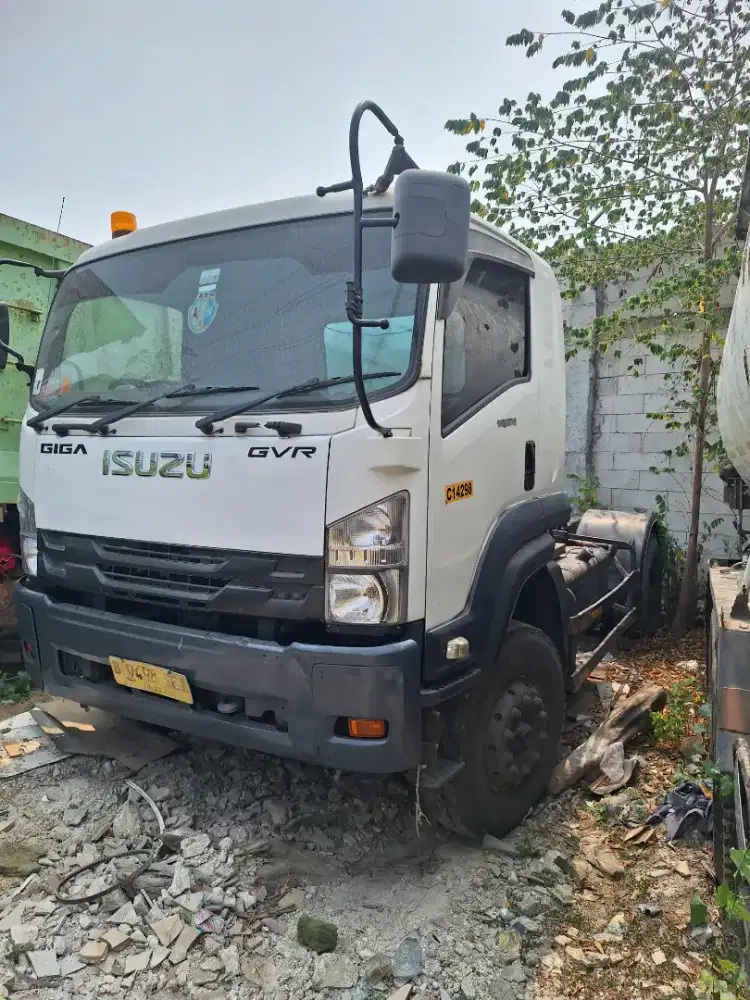 Isuzu GIGA GVR 285Ps Traktor Head trailer 4×2 Bio Solar Hino Turbo