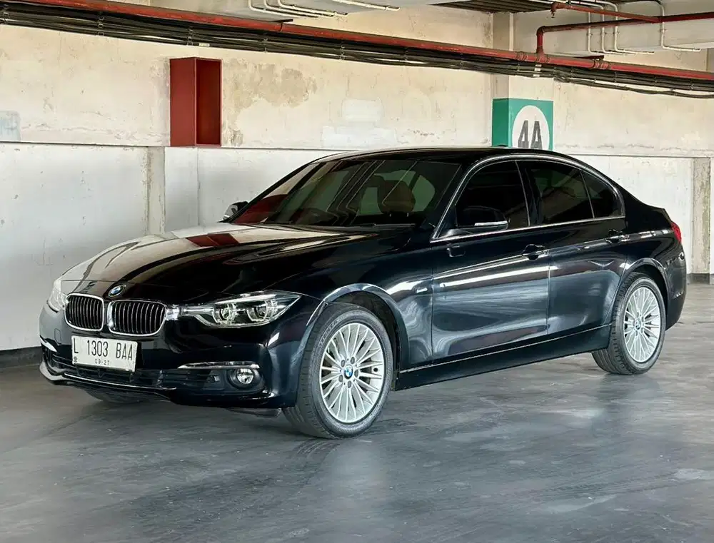 BMW 320i F30 LCI Luxury Line ( Shadow Edition ) 2018