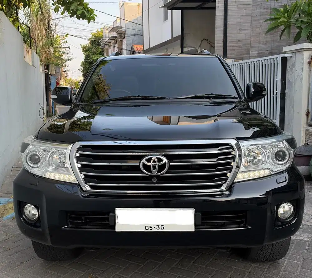Toyota Land Cruiser VX200 UK 4.5 Diesel 2013