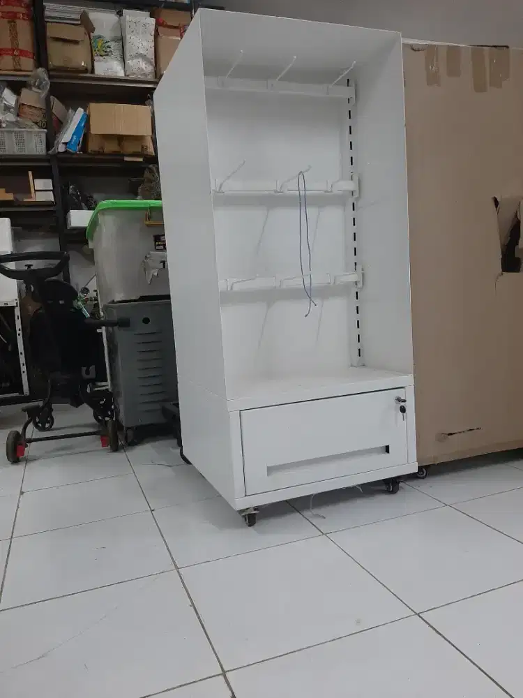 freestanding display rack / lemari pameran