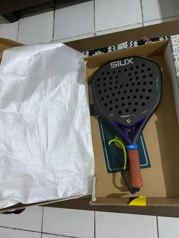 Dijual raket padel fenix 6 pro 2026