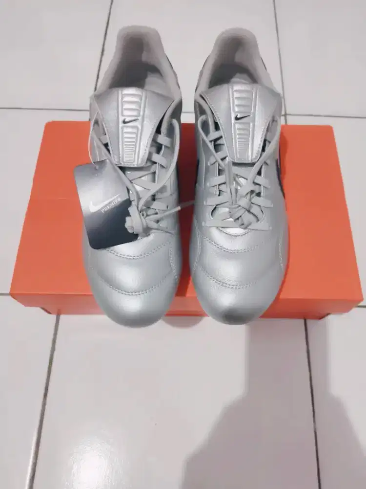 Sepatu Bola dan Mini Soccer Nike Premier 3 Original New